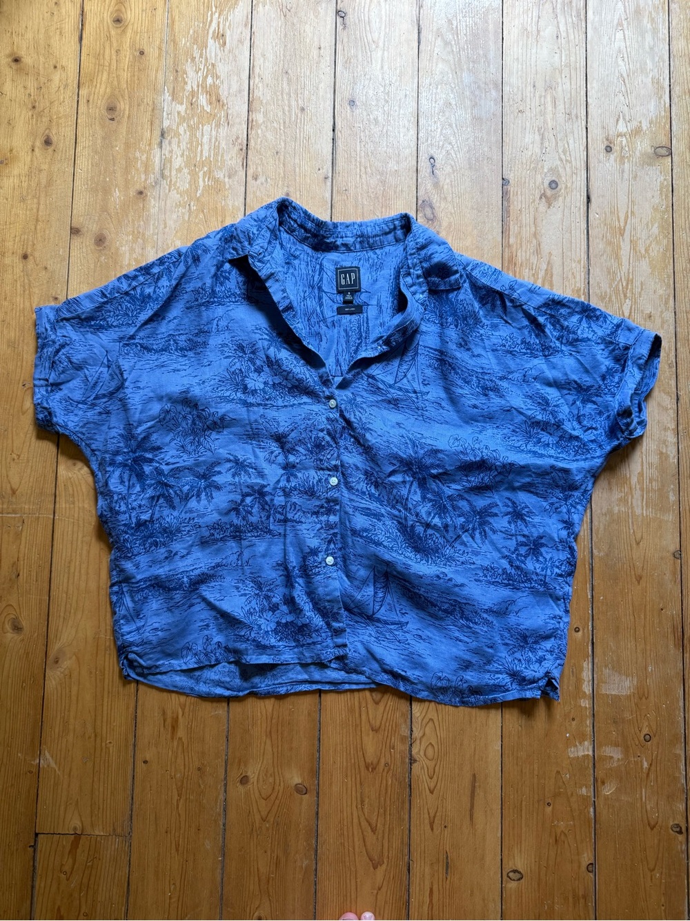 GAP Blue Short-Sleeve Button-Up Palm Print Shirt